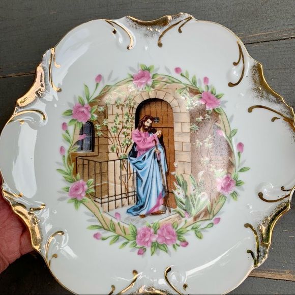 EUC Vintage 2 Religious Wall Plates - Picture 11 of 16